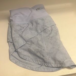 periwinkle printed lulu shorts 2.5" size 2
